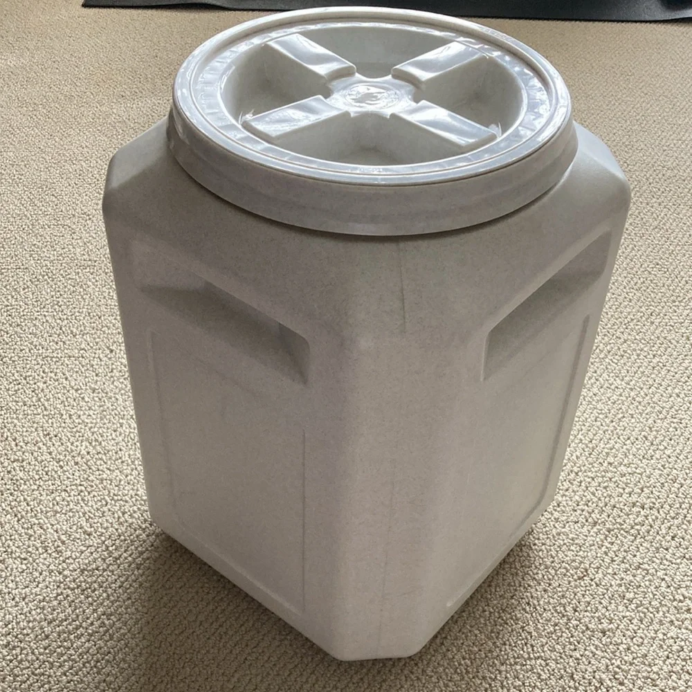 Gamma2 Vittles Vault Dog Food Storage Container 50 Pound Capacity Secure Seal